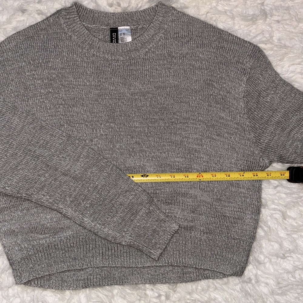 H&M Divided Women’s Cropped Hi-Lo Grey Crewneck Sweater | Size: XS - Picture 4 of 15